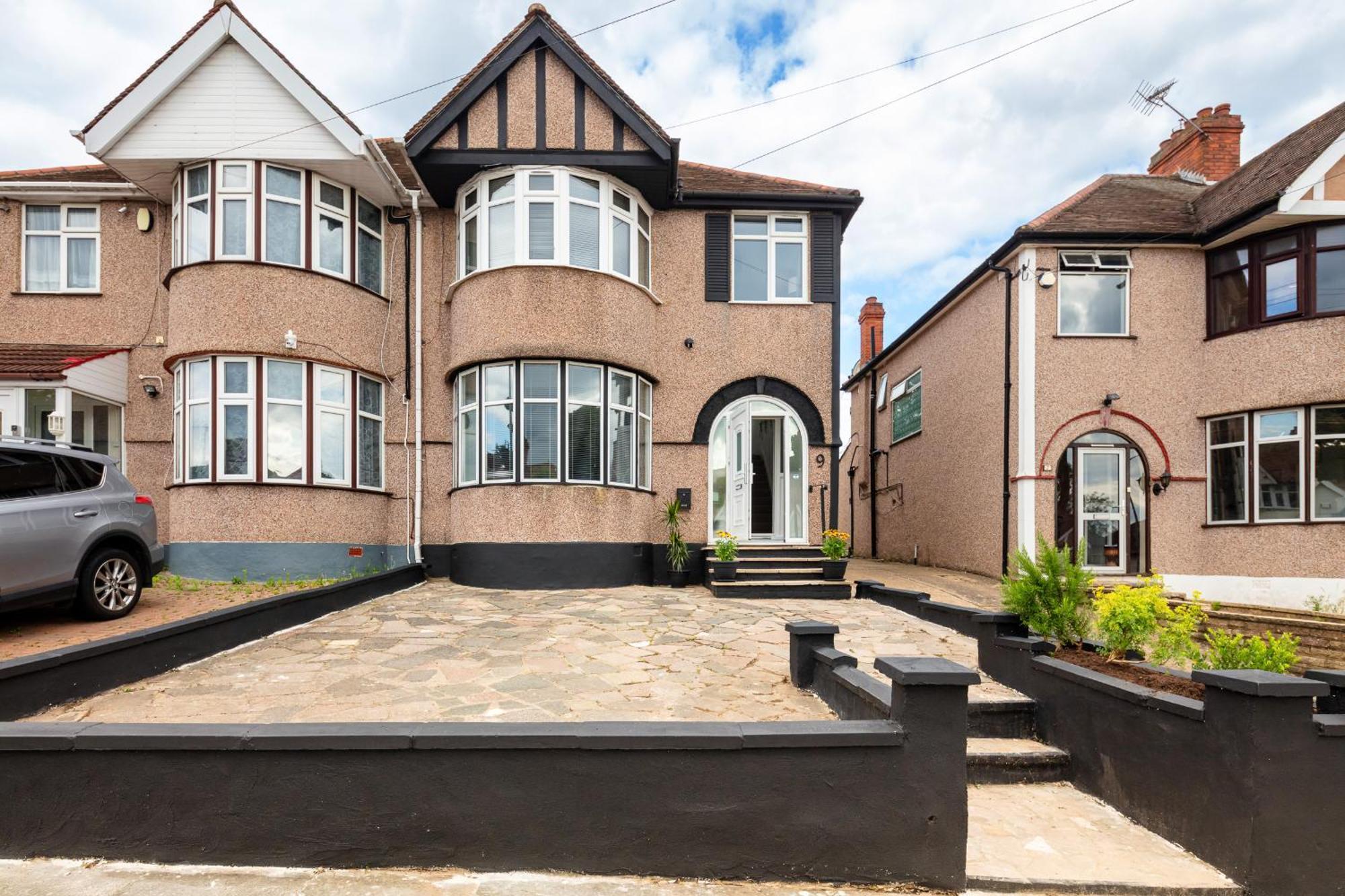 9ra - 4bd House - Wembley Views