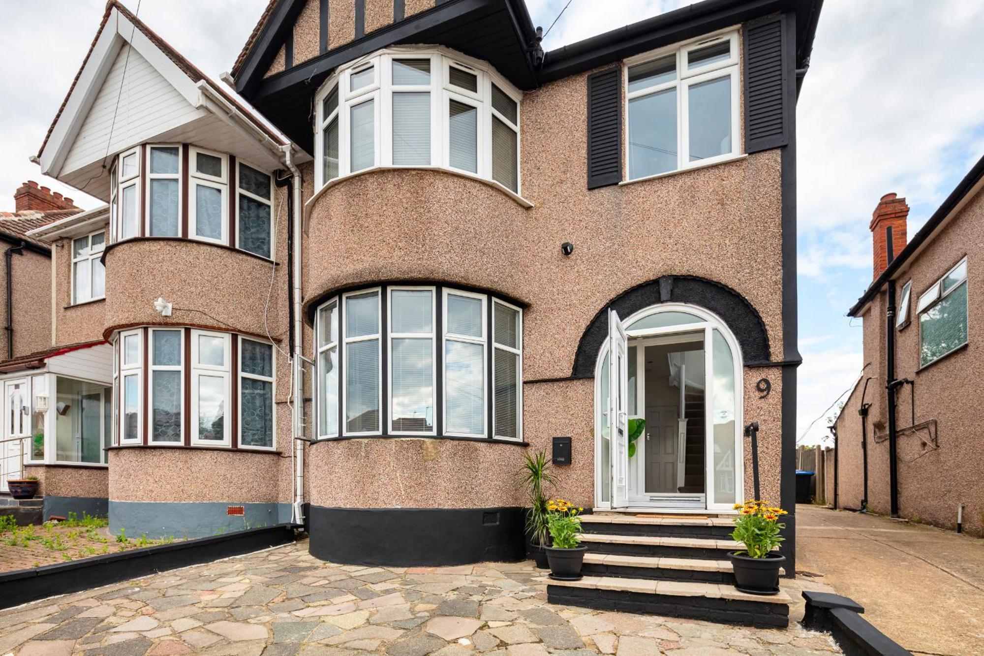 9ra - 4bd House - Wembley Views Holiday home London