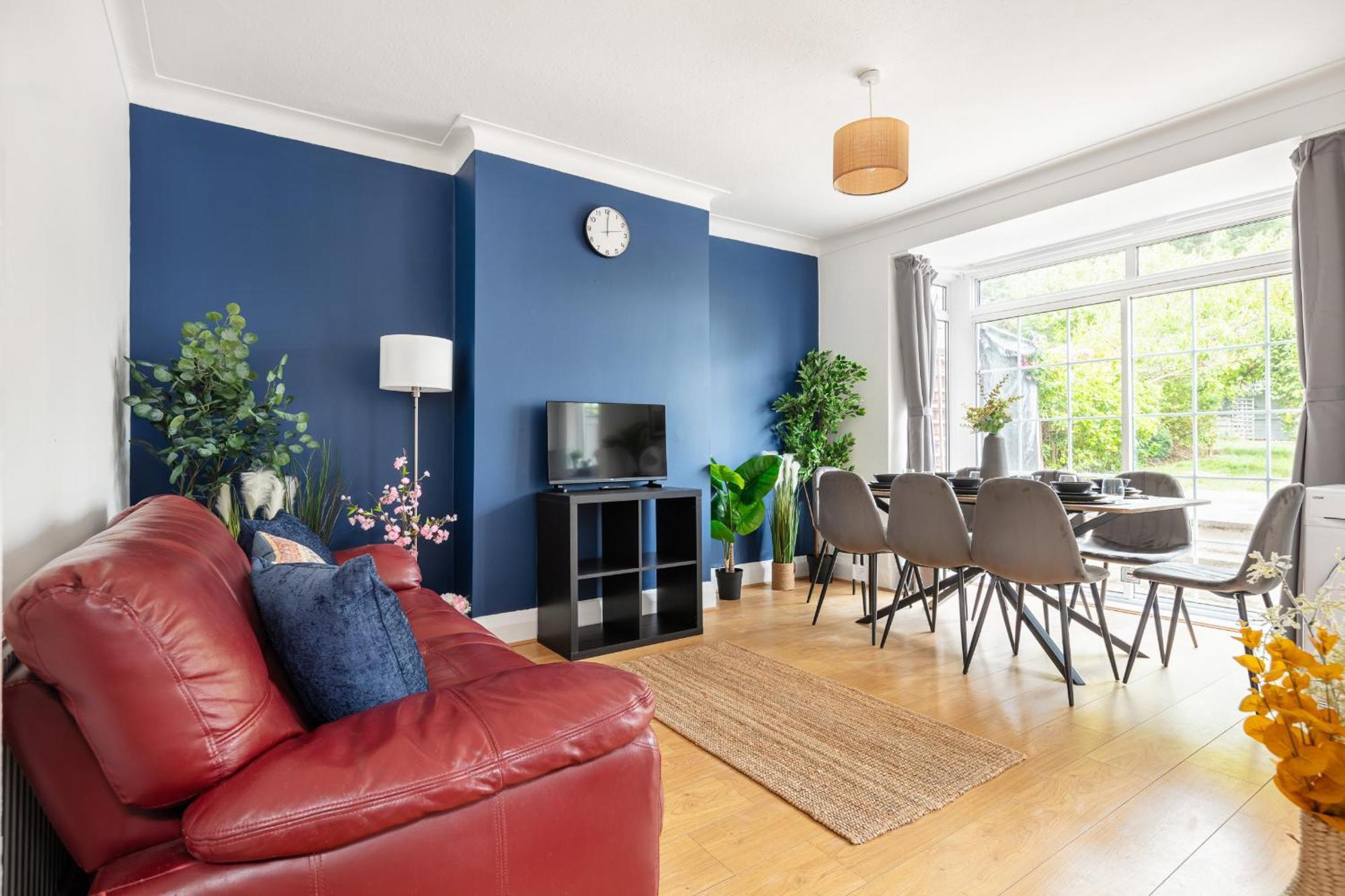 9ra - 4bd House - Wembley Views *