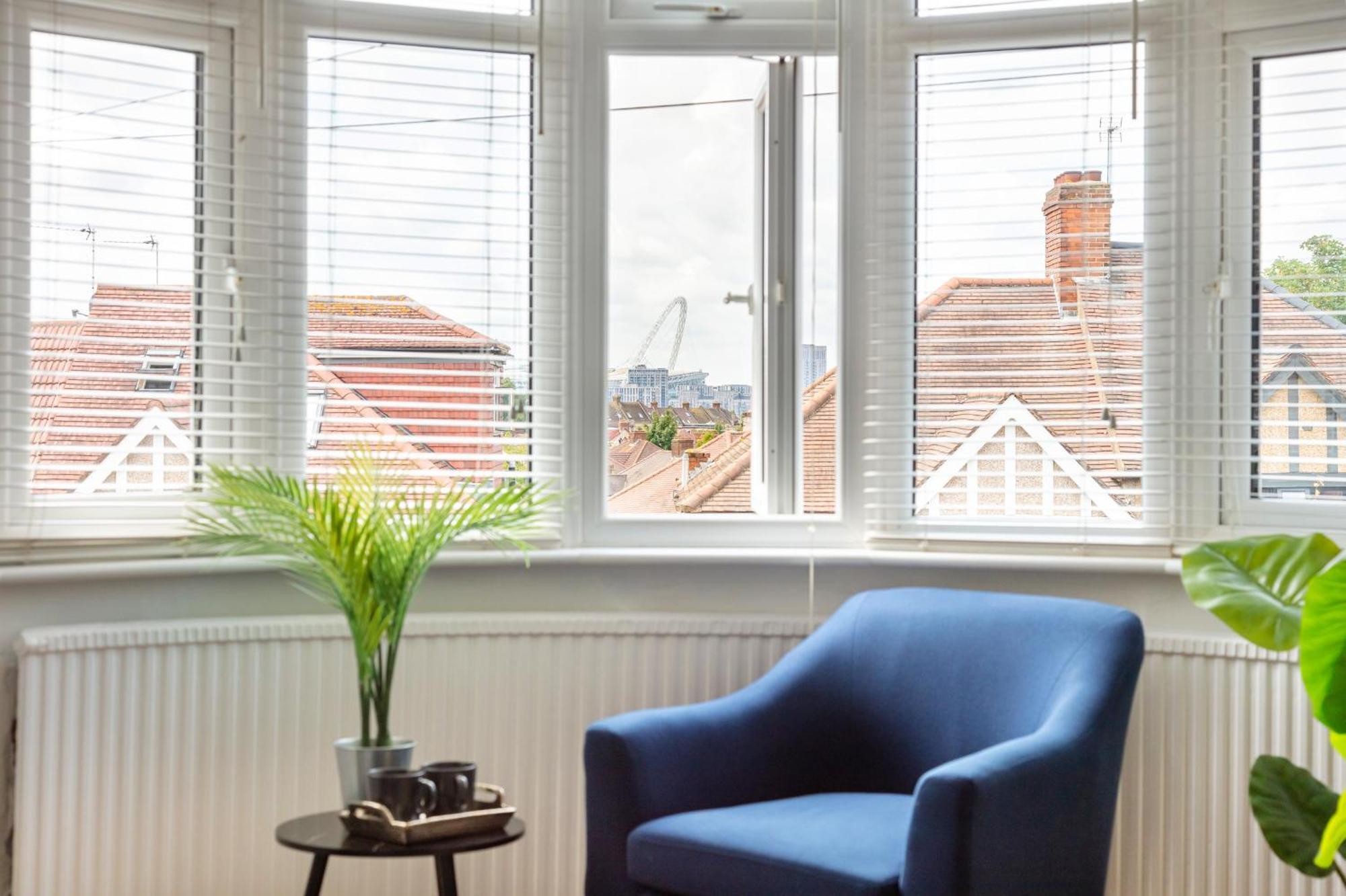 9ra - 4bd House - Wembley Views
