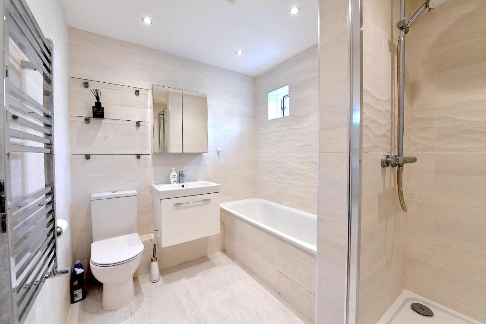 Apartment 2 Bedrooms Sleep 6 Free Parking London