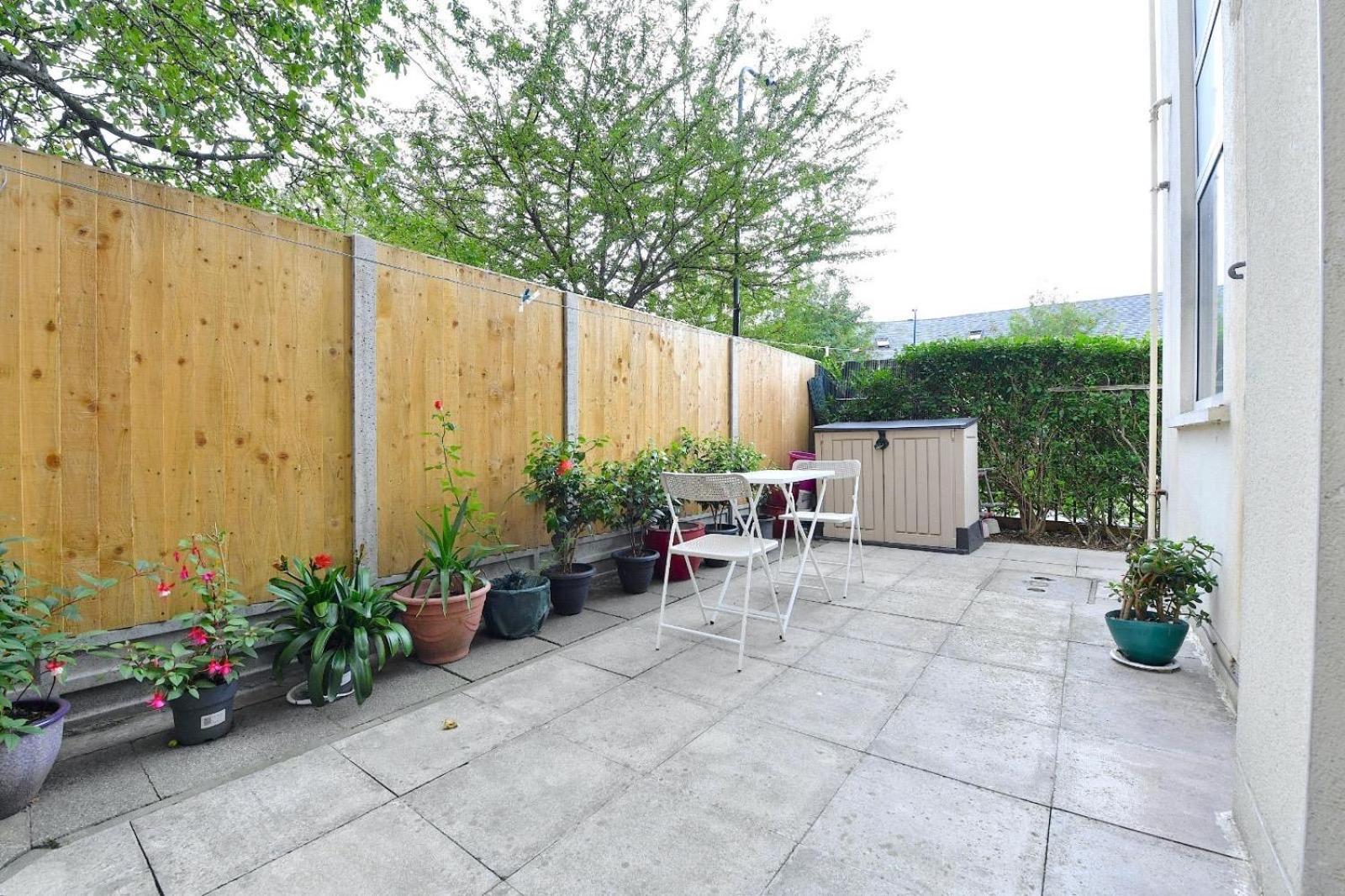 2 Bedrooms Sleep 6 Free Parking *