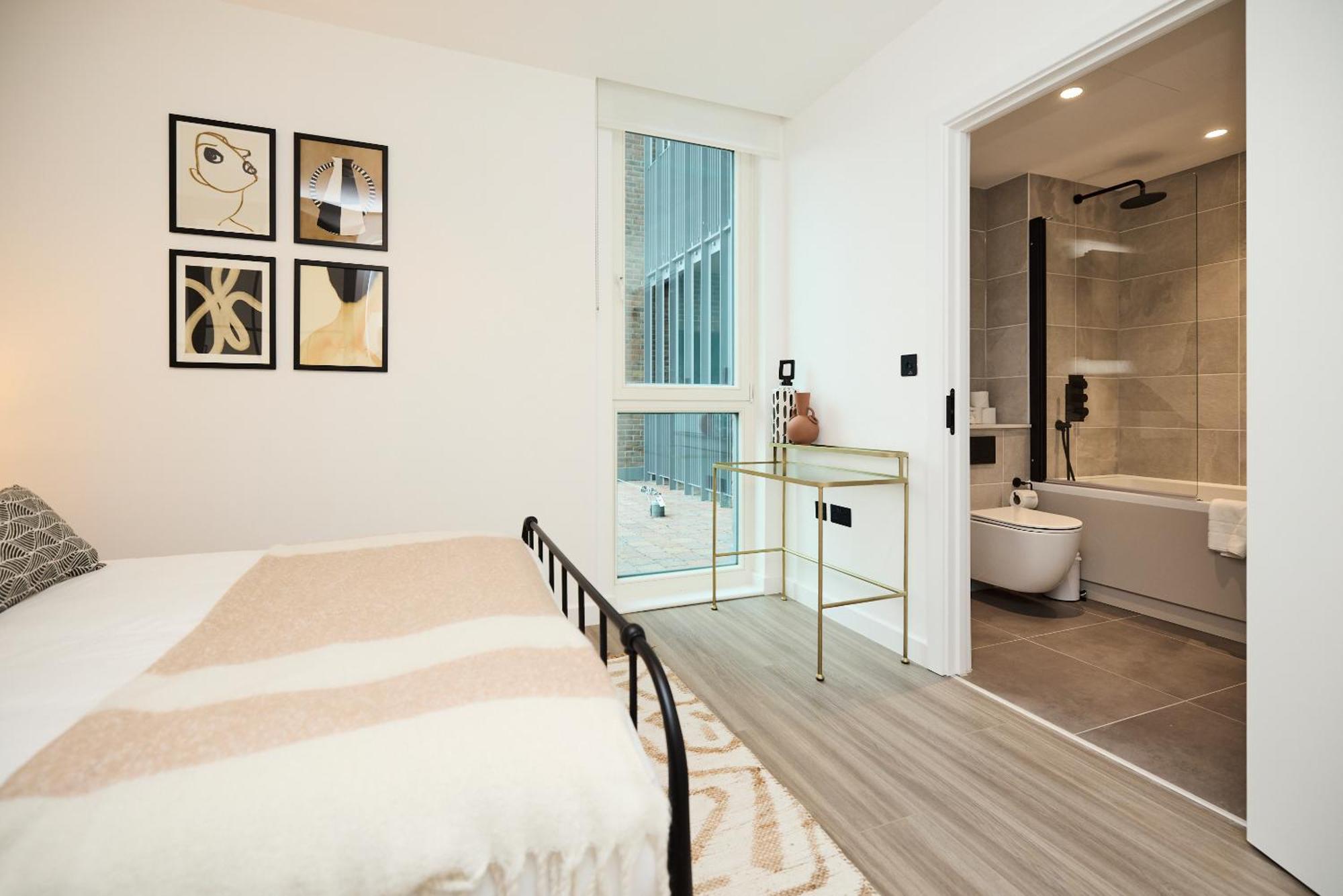 The Tottenham Hale Crib - Trendy 2bdr Flat With Balcony * London