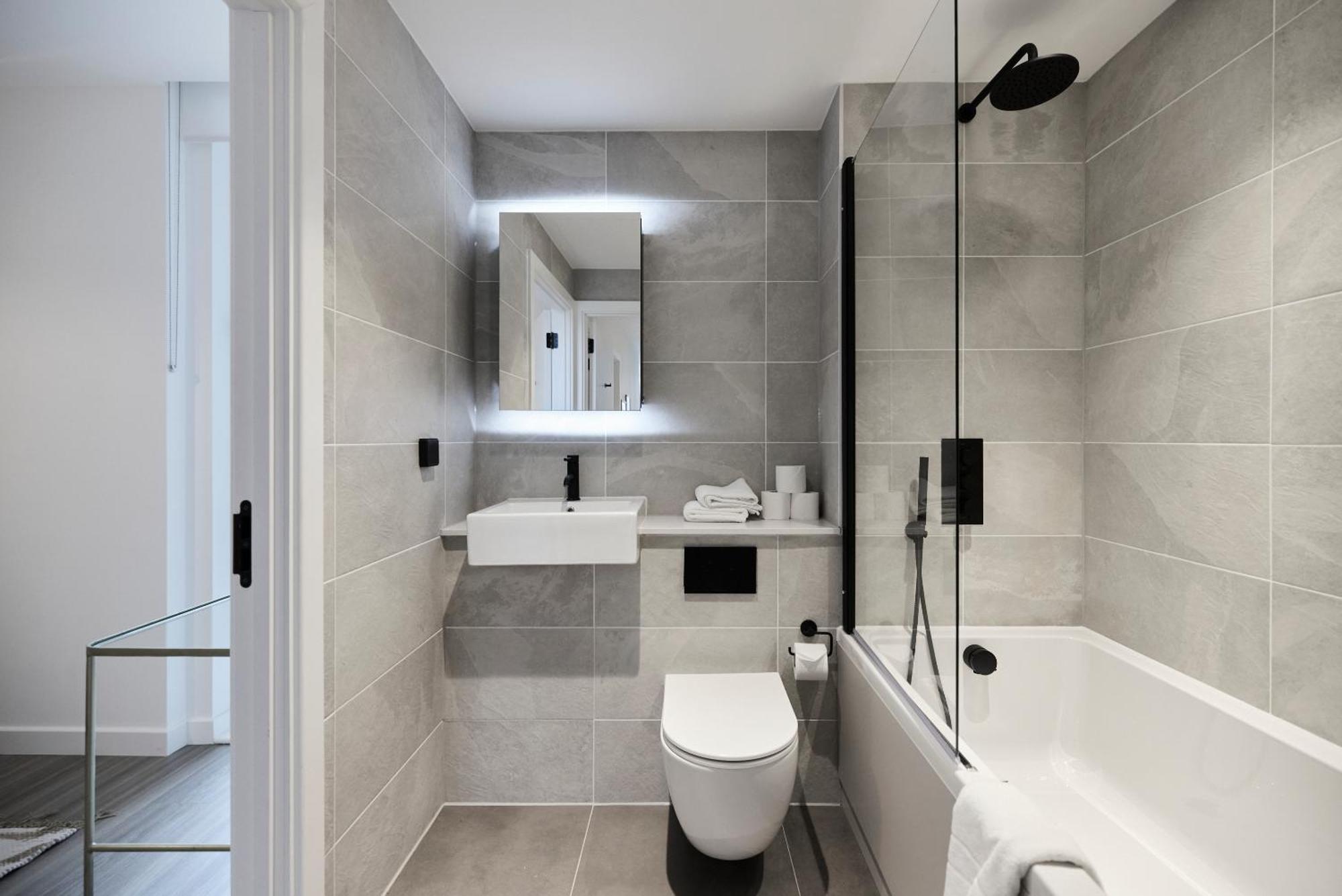 The Tottenham Hale Crib - Trendy 2bdr Flat With Balcony * London