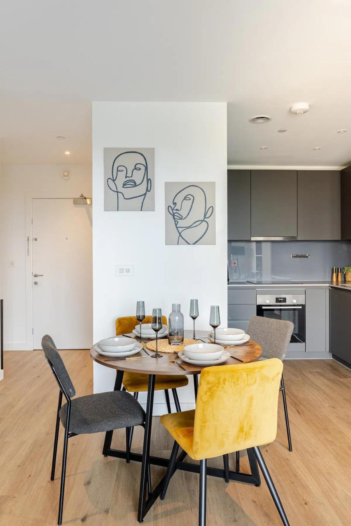 Elegant Penthouse In Stratford - Walk To Tube & Near Canary Wharf *