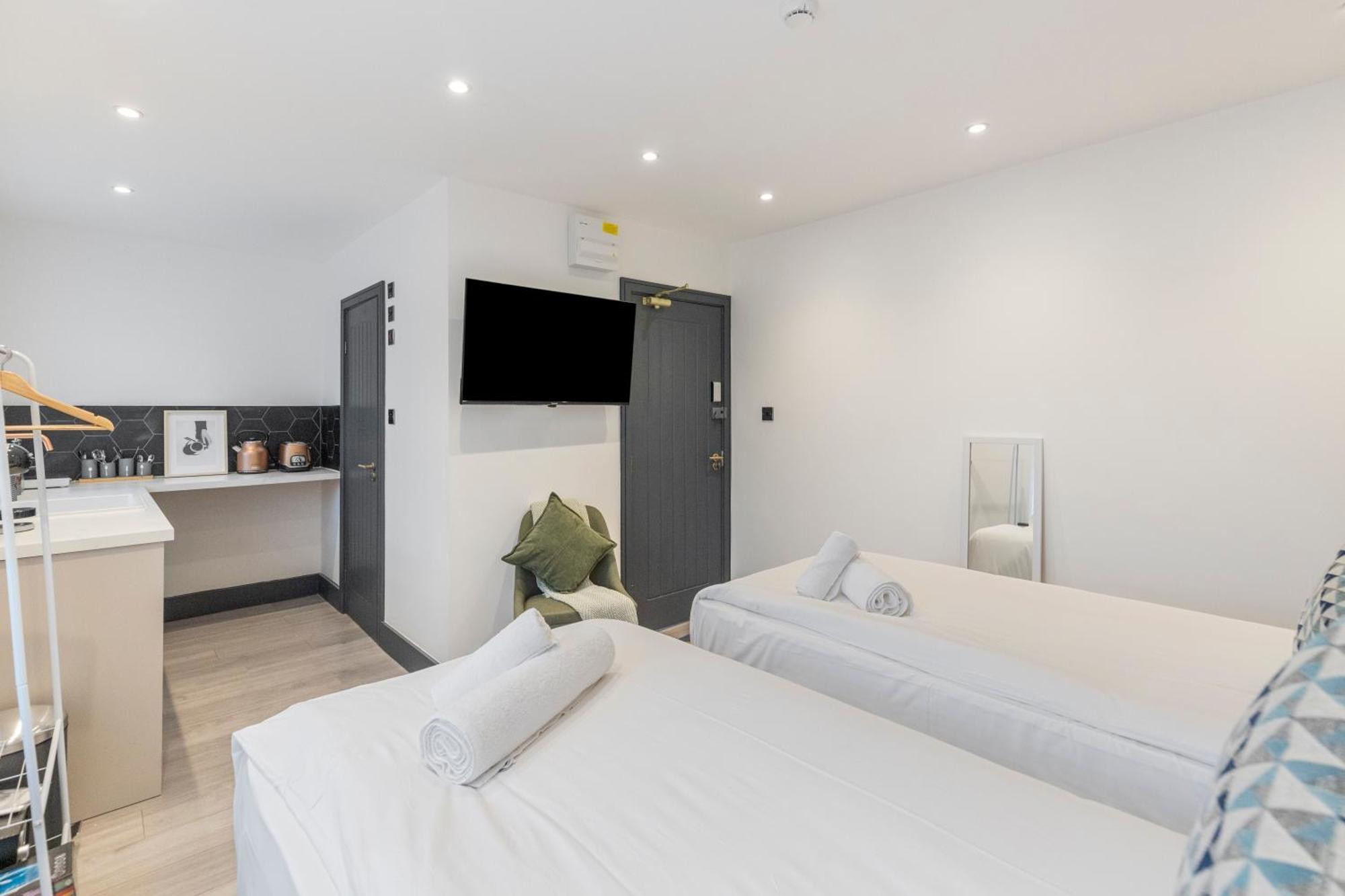 Urban Simplicity Twin Bed With Kitchenette Apartment
