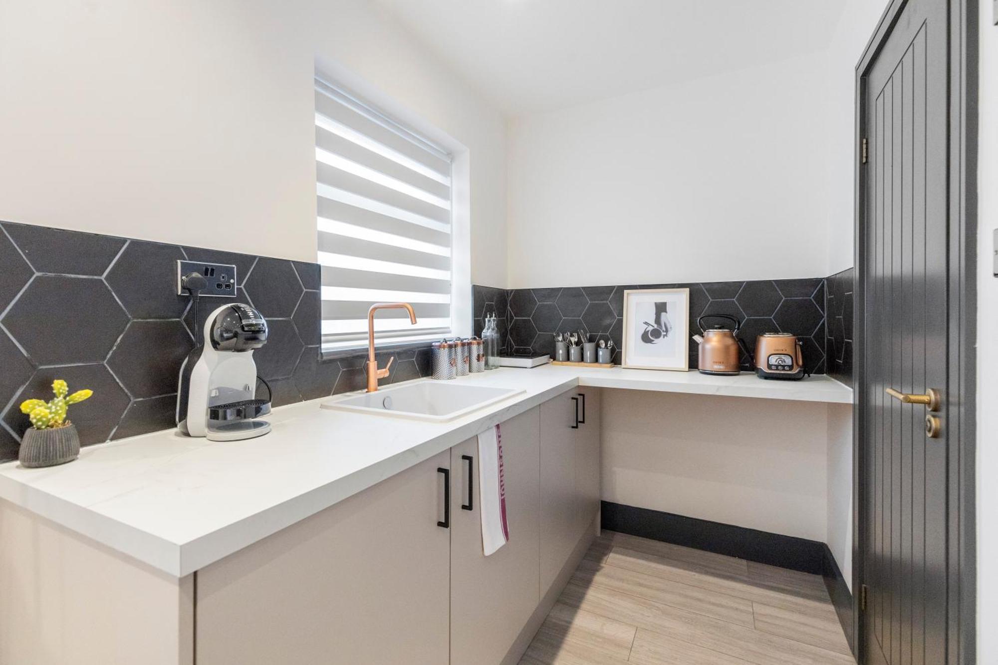 Apartment Urban Simplicity Twin Bed With Kitchenette *