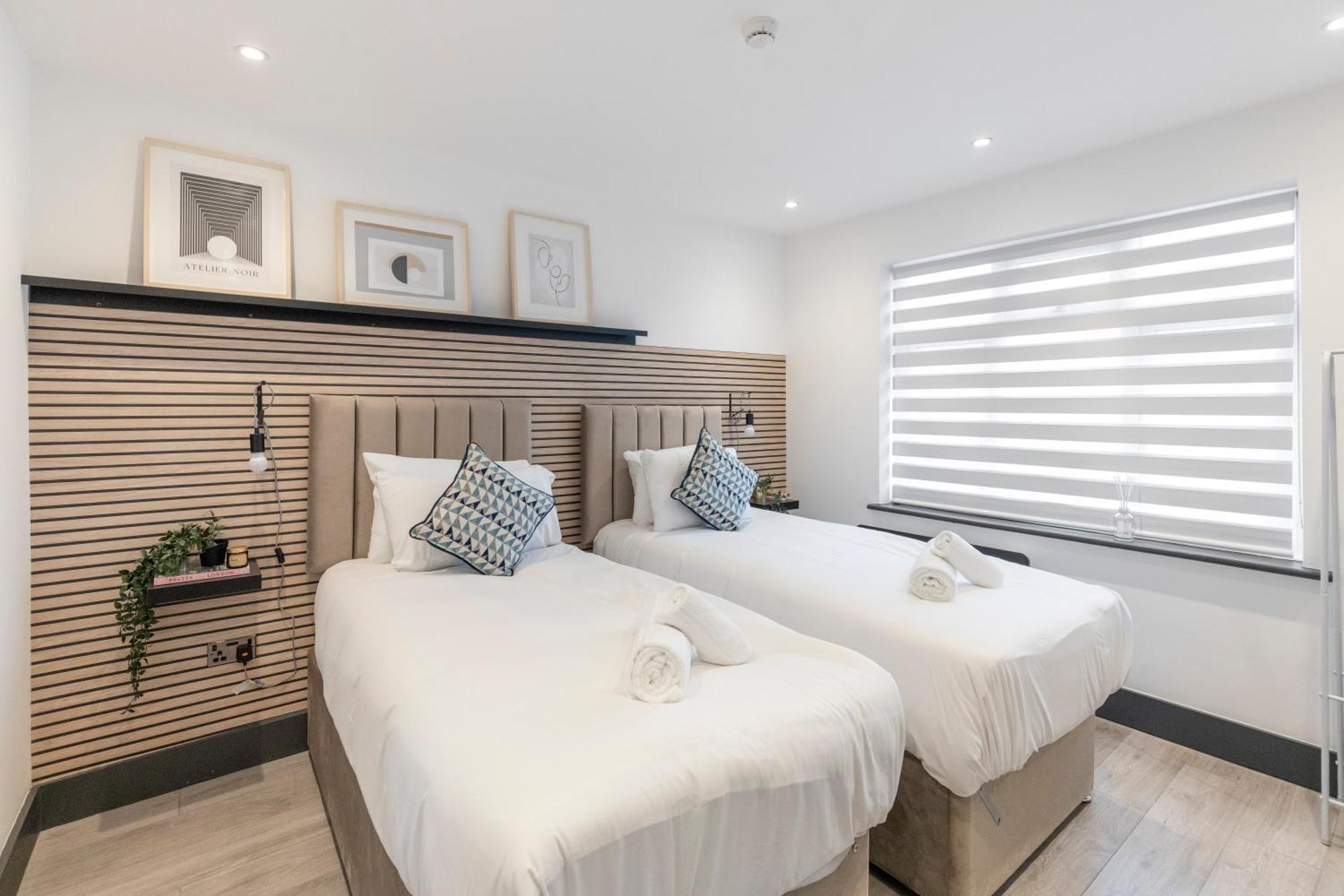 Urban Simplicity Twin Bed With Kitchenette * London