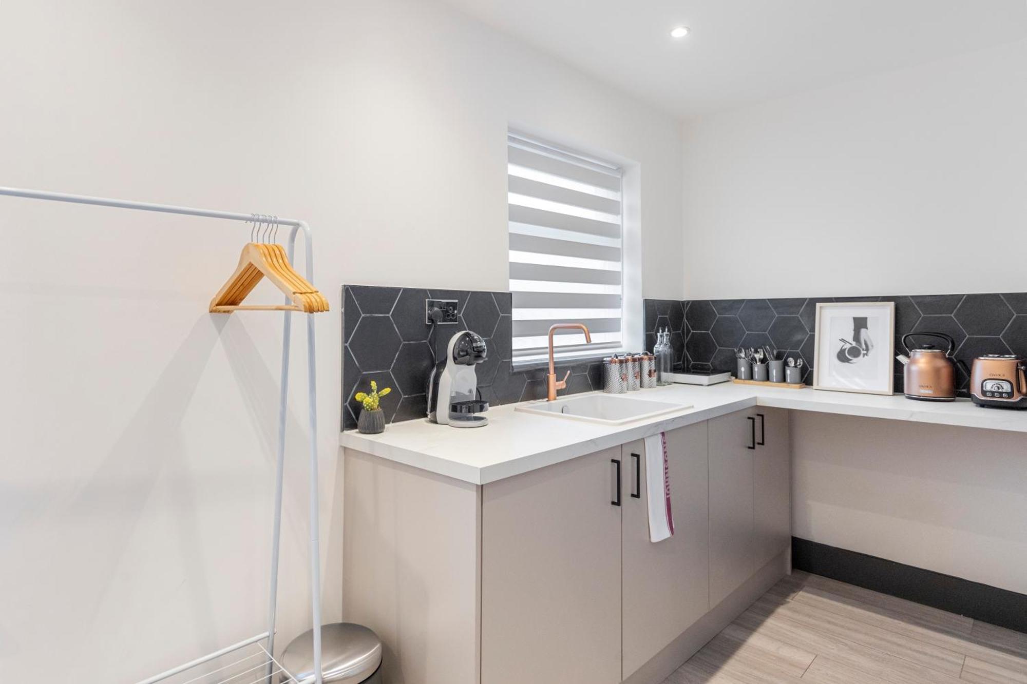 Apartment Urban Simplicity Twin Bed With Kitchenette *