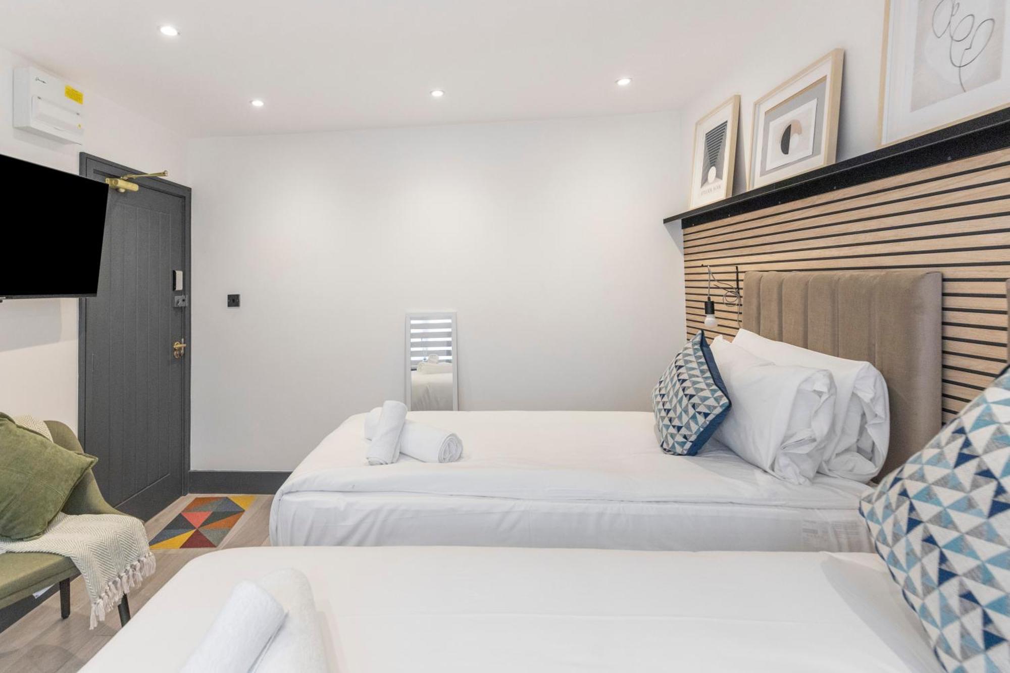 Apartment Urban Simplicity Twin Bed With Kitchenette London