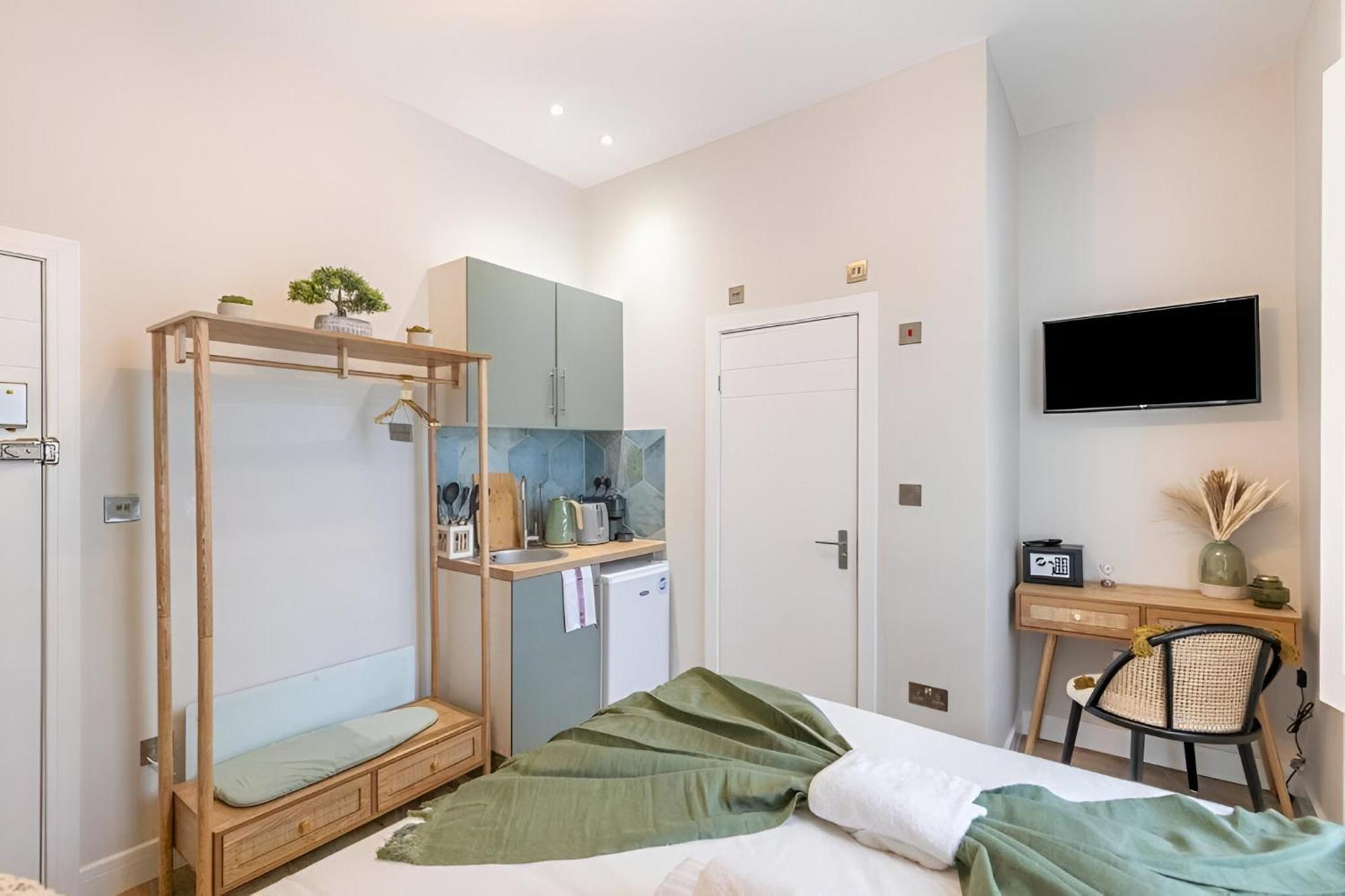 Bright And Airy With Minimalist Charm Leilighet *