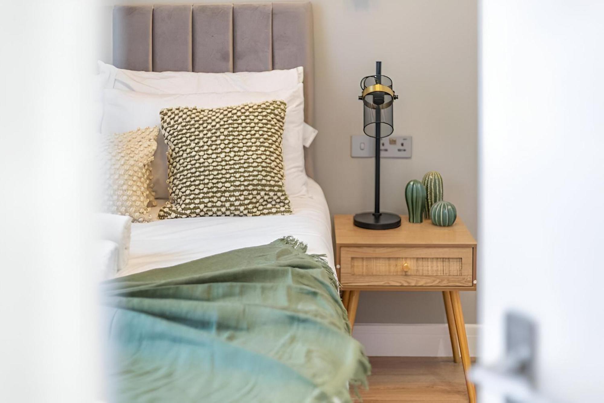 Leilighet Bright And Airy With Minimalist Charm London