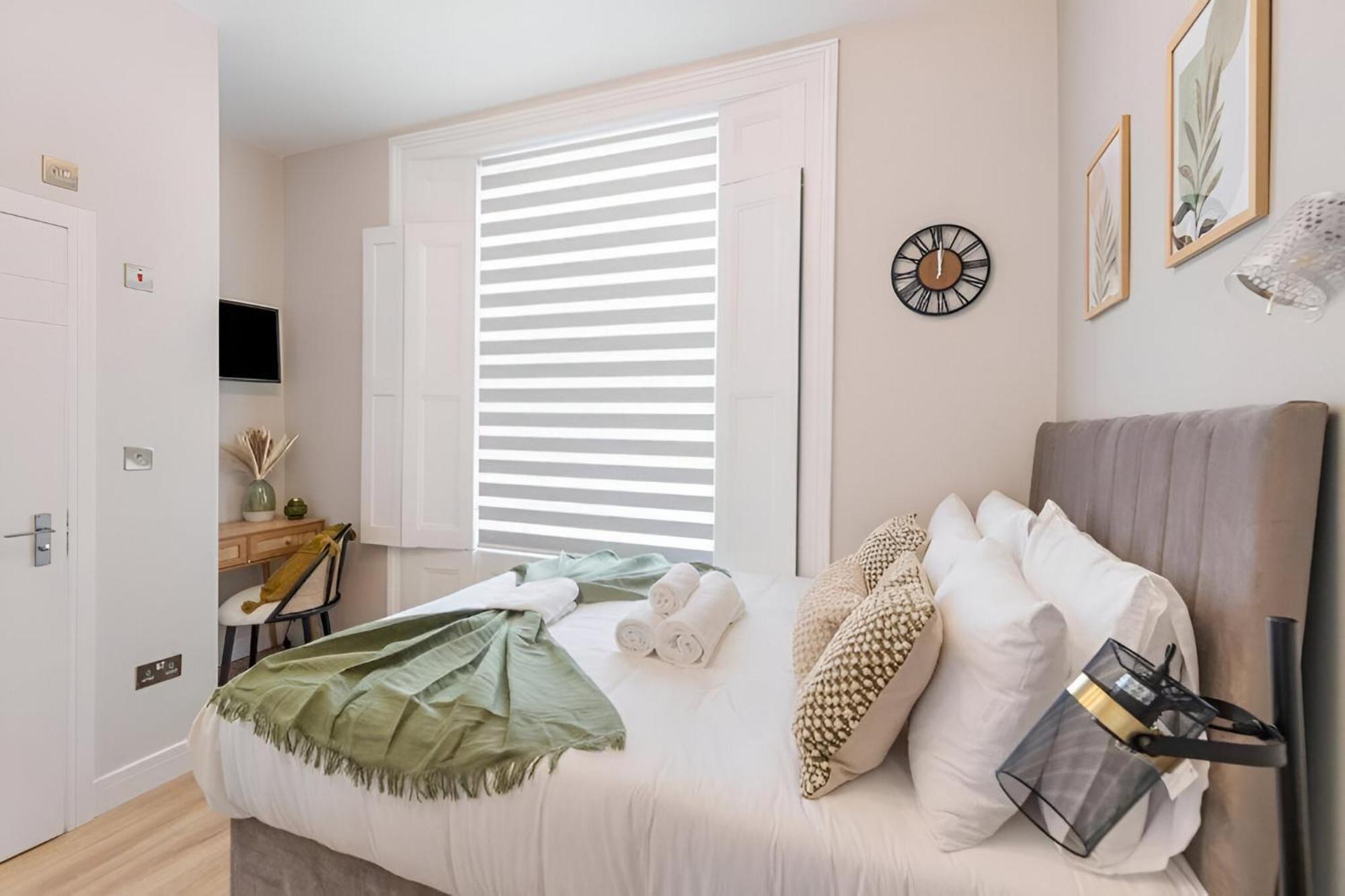 Bright And Airy With Minimalist Charm Leilighet *