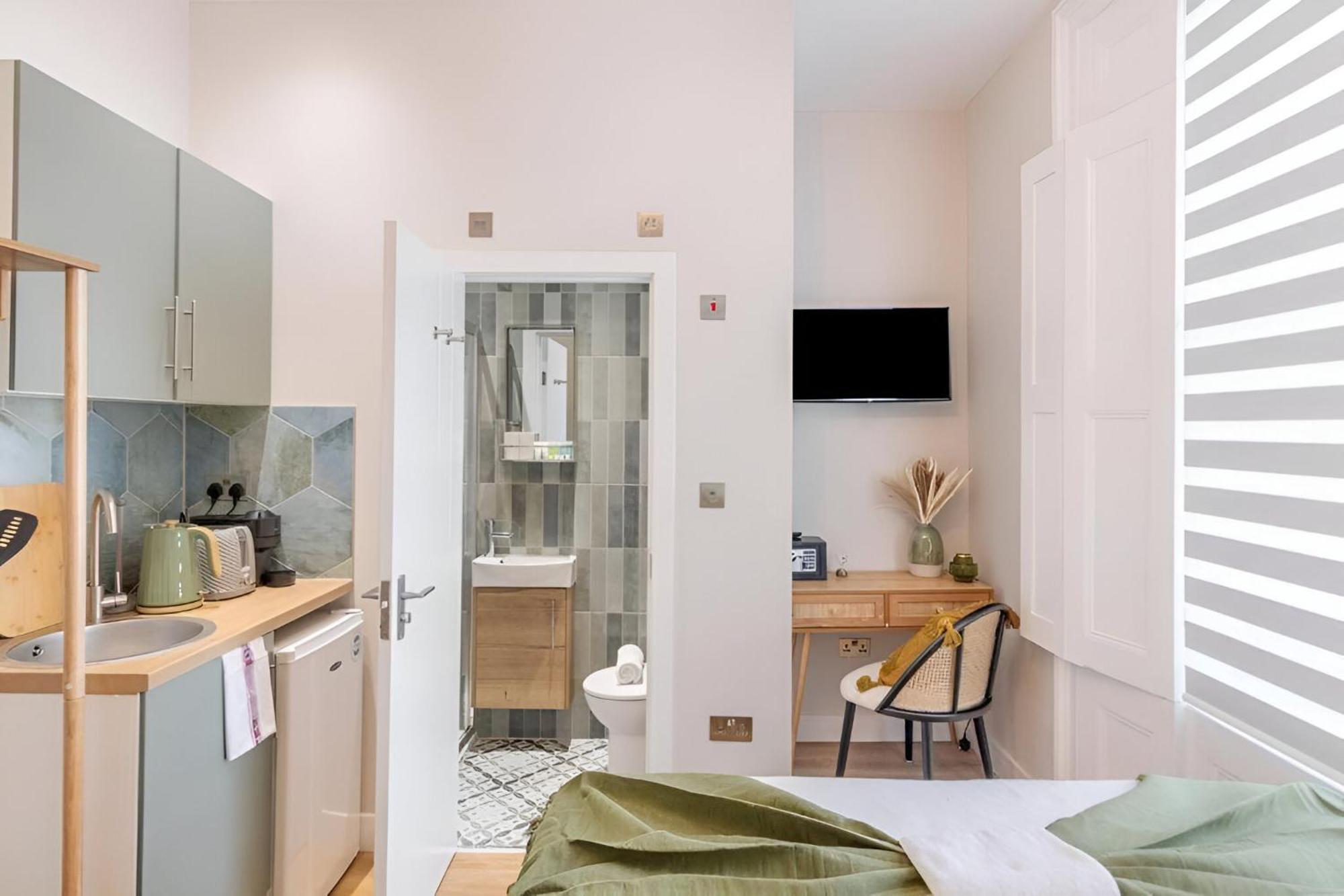 Bright And Airy With Minimalist Charm Leilighet