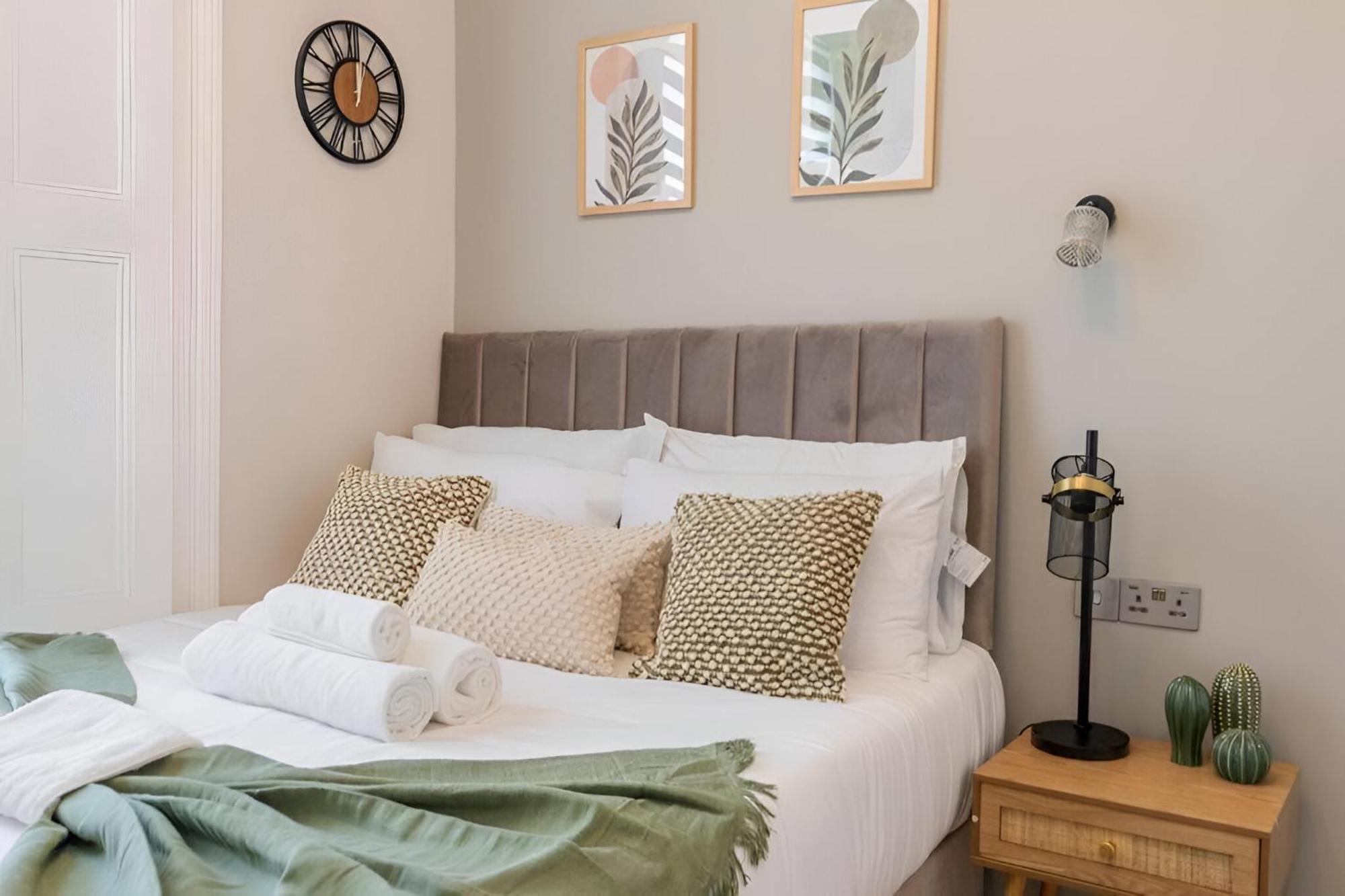 Bright And Airy With Minimalist Charm Leilighet *