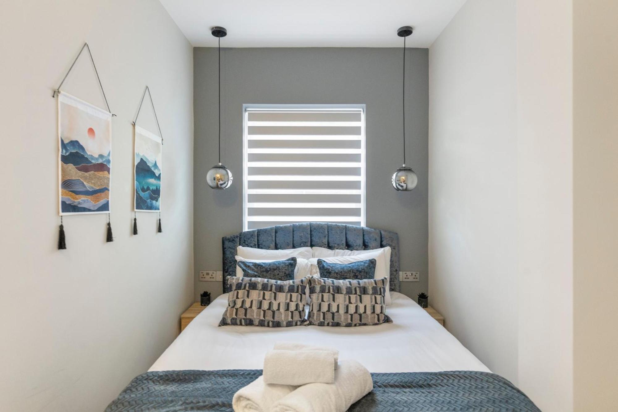 Apartment Sleek And Cozy - Modern Retreat