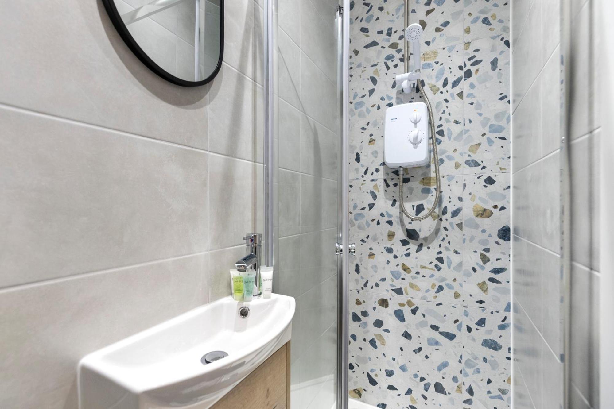 Bright And Airy With Minimalist Charm Leilighet *