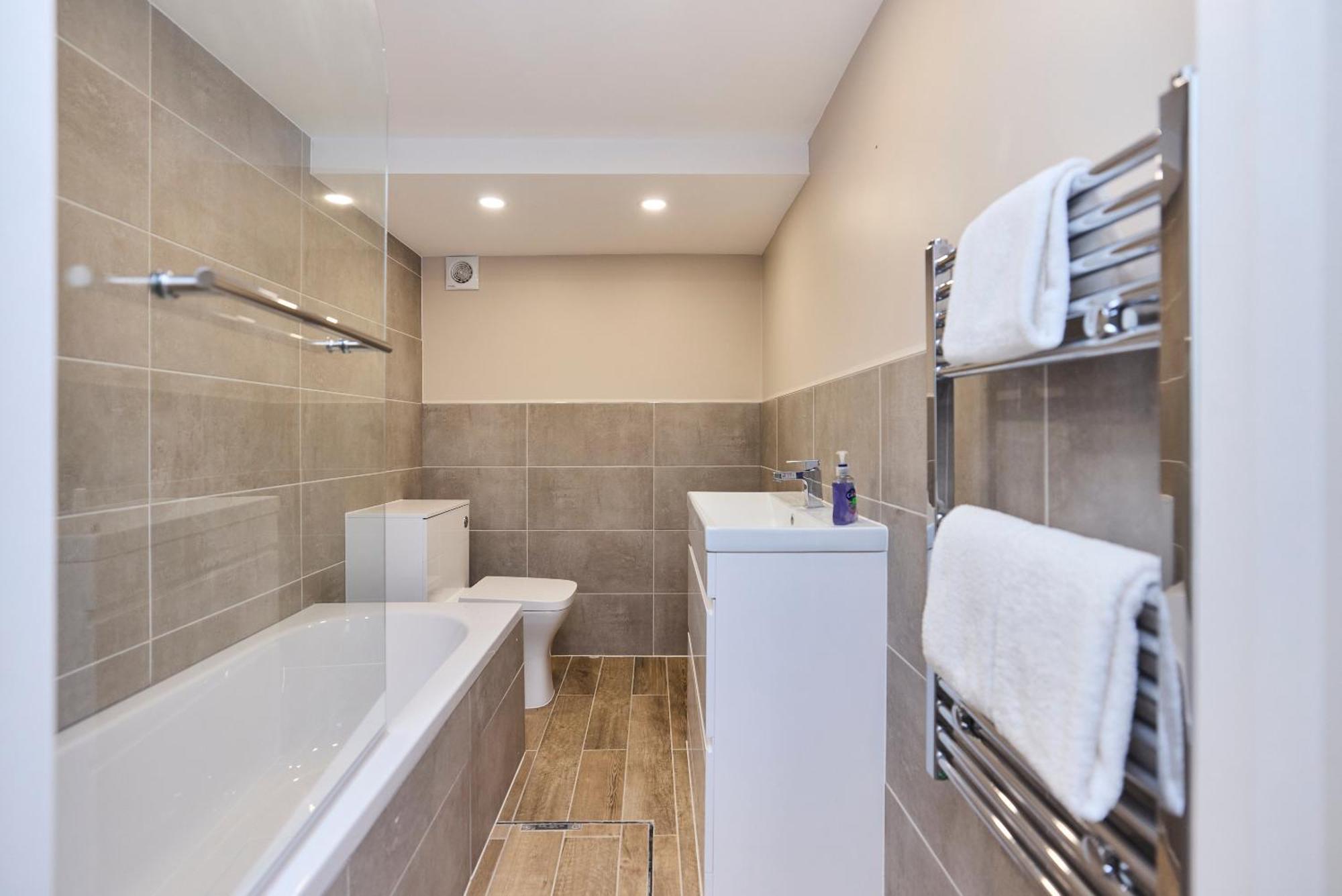 The Brondesbury Park - Sparkling 3bdr Flat With Garden Appartement
