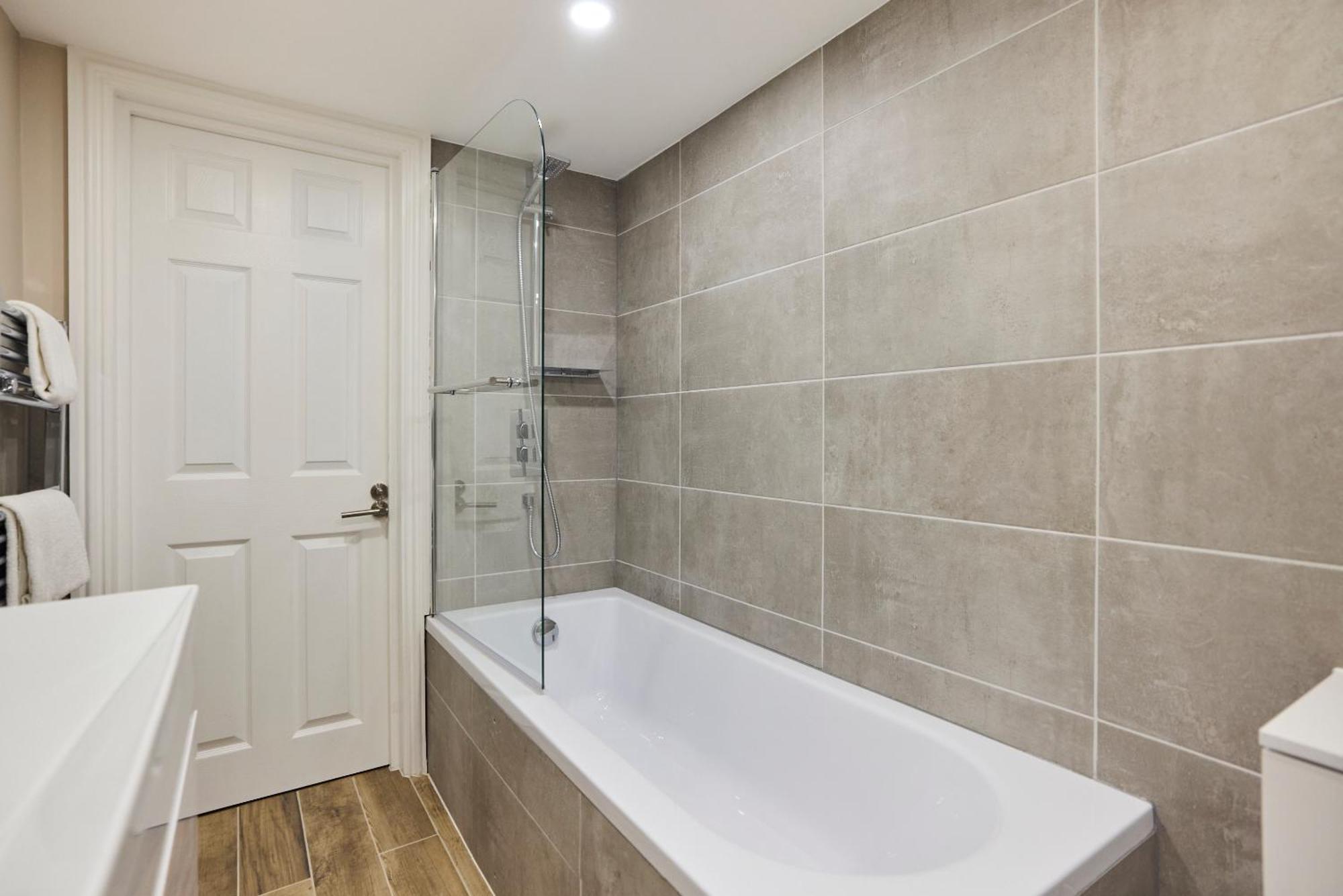 The Brondesbury Park - Sparkling 3bdr Flat With Garden Appartement Londen