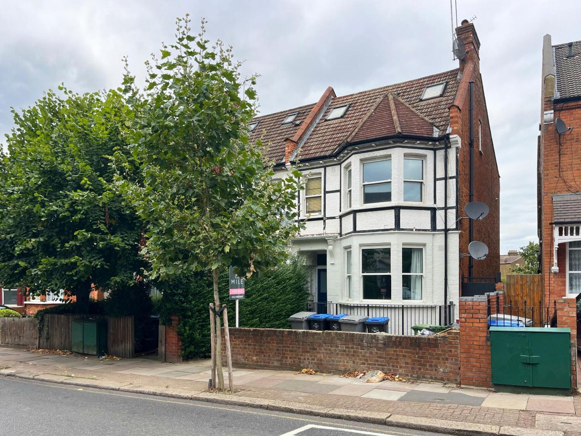 The Brondesbury Park - Sparkling 3bdr Flat With Garden Londen
