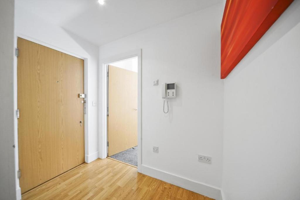 Marx Stylish 1-bed Near Bridge & Tower Bridge - Great Location With Free Parking * London