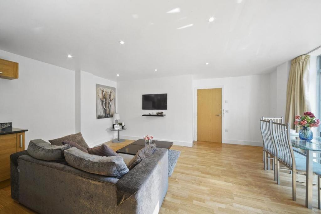 Marx Stylish 1-bed Near Bridge & Tower Bridge - Great Location With Free Parking