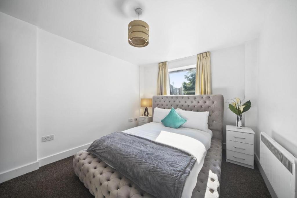 Marx Stylish 1-bed Near Bridge & Tower Bridge - Great Location With Free Parking Apartment London