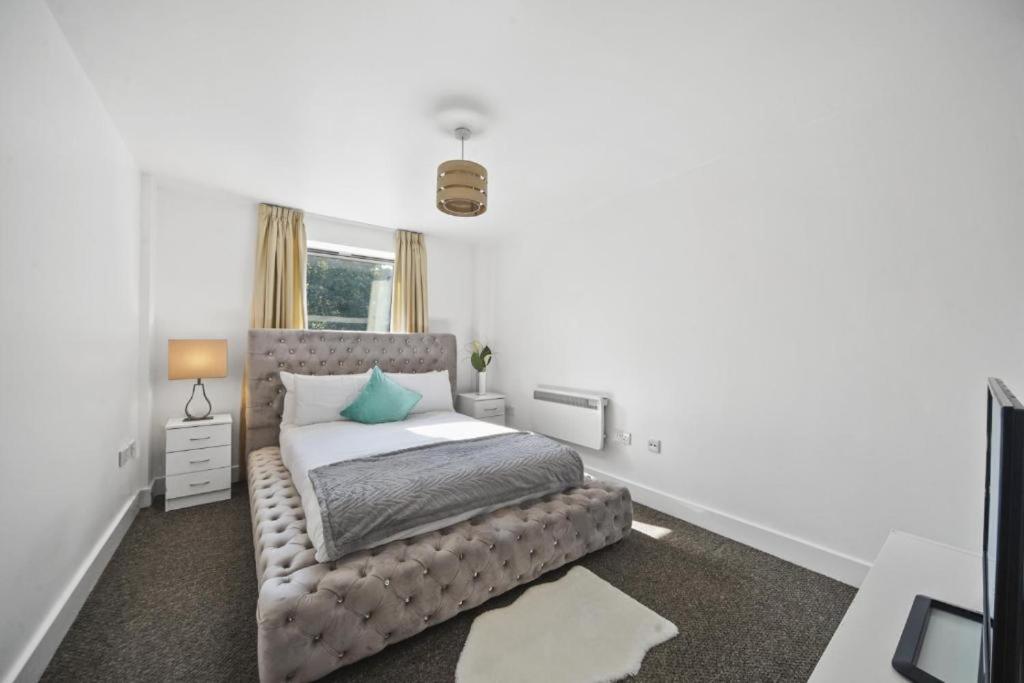Marx Stylish 1-bed Near Bridge & Tower Bridge - Great Location With Free Parking Apartment London