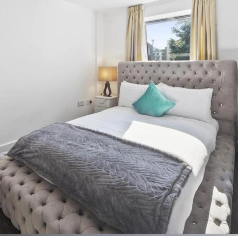 Marx Stylish 1-bed Near Bridge & Tower Bridge - Great Location With Free Parking Apartment *