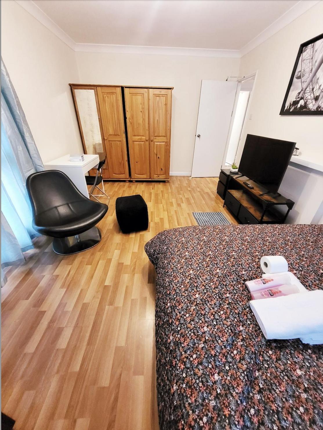 Appartement Huge And Affordable 3 Bedroom Flat In Hammersmith For 7 People With Welcome Breakfast Londen