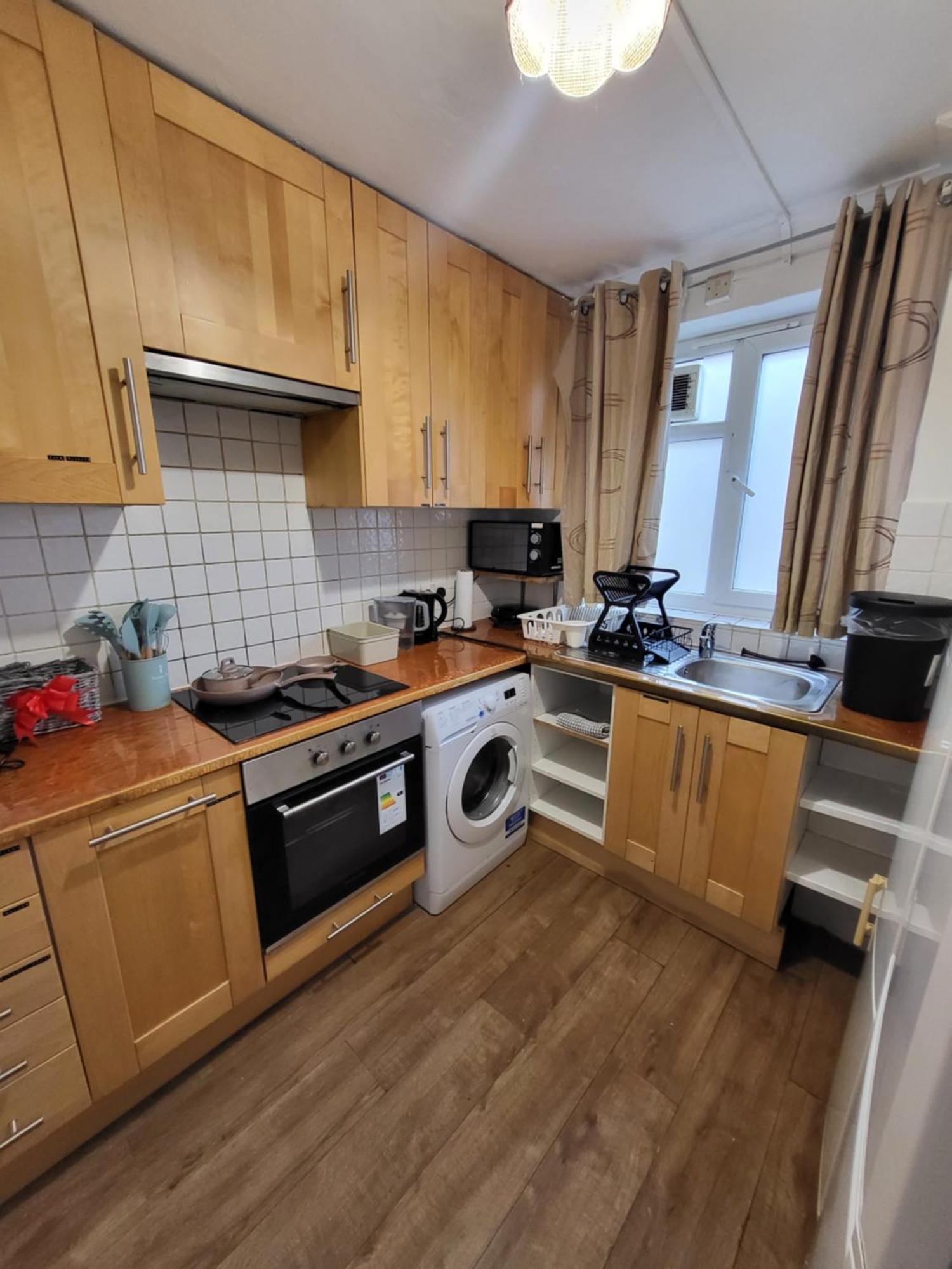 Huge And Affordable 3 Bedroom Flat In Hammersmith For 7 People With Welcome Breakfast * Londen