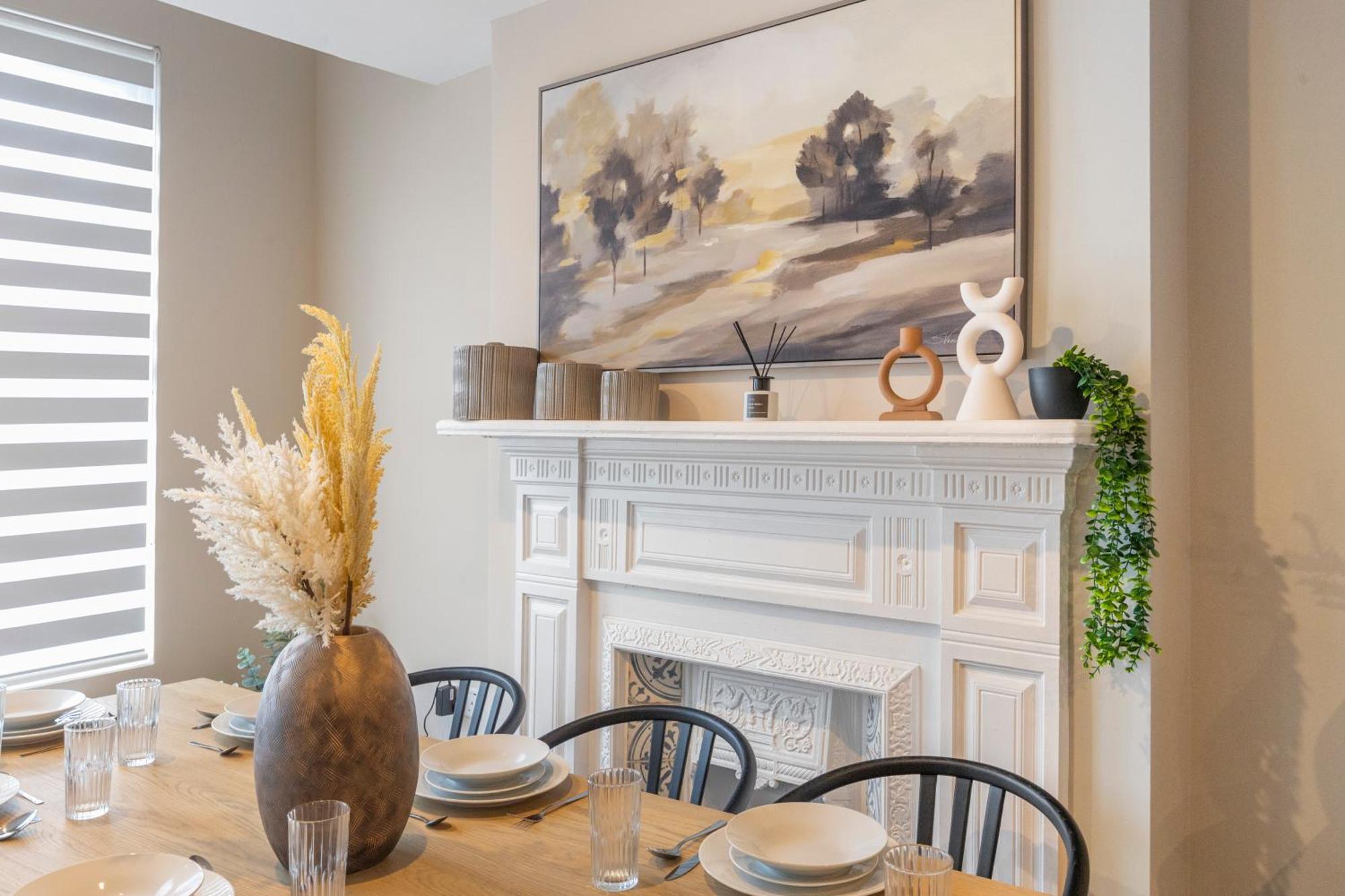 Earthy Elegance Stylish 4br For Urban Escapes Apartamento Londres