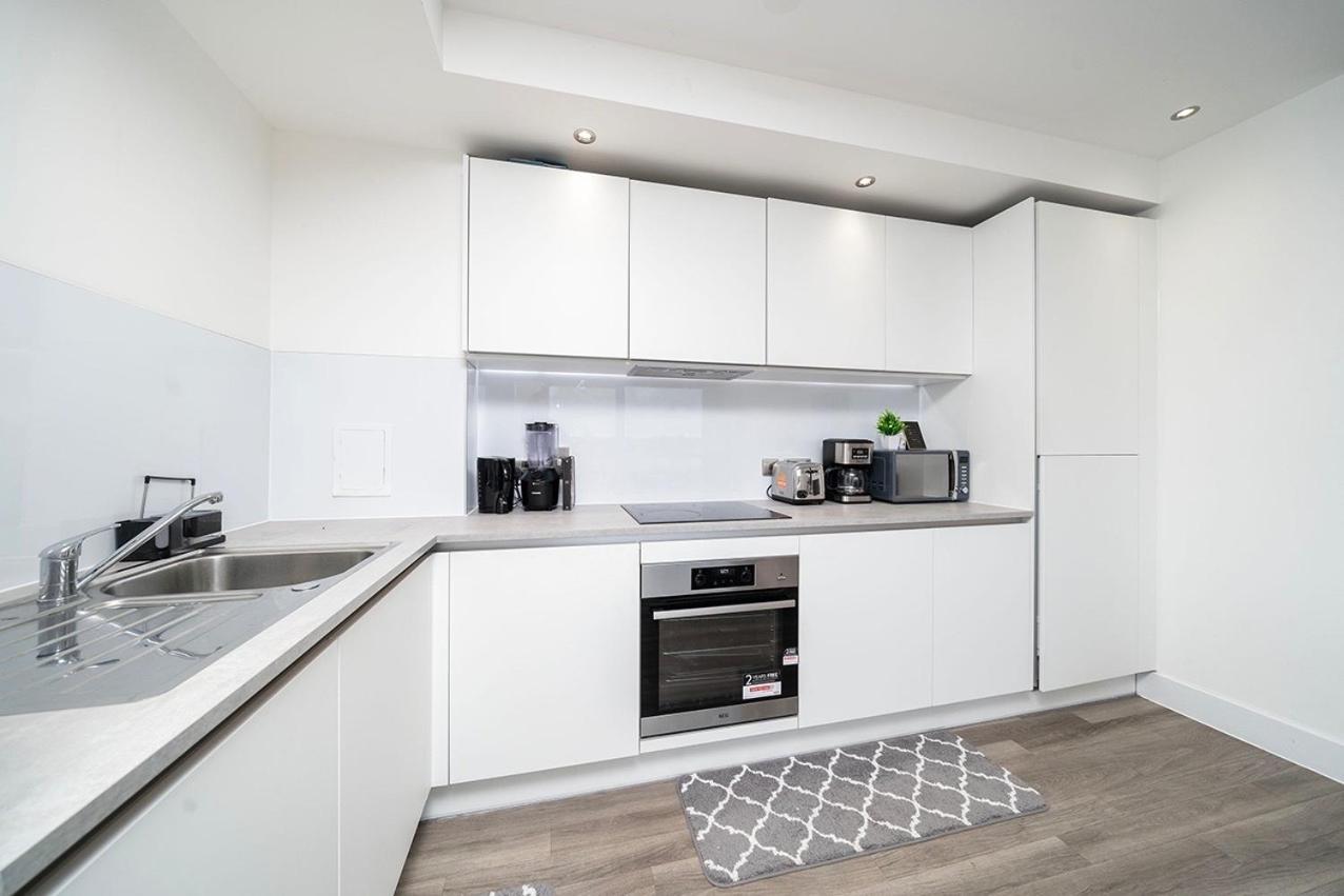 1br Gem In Shared Near O2 Arena & Excel With Patio, Private Bath, Free Parking & Garden Londen
