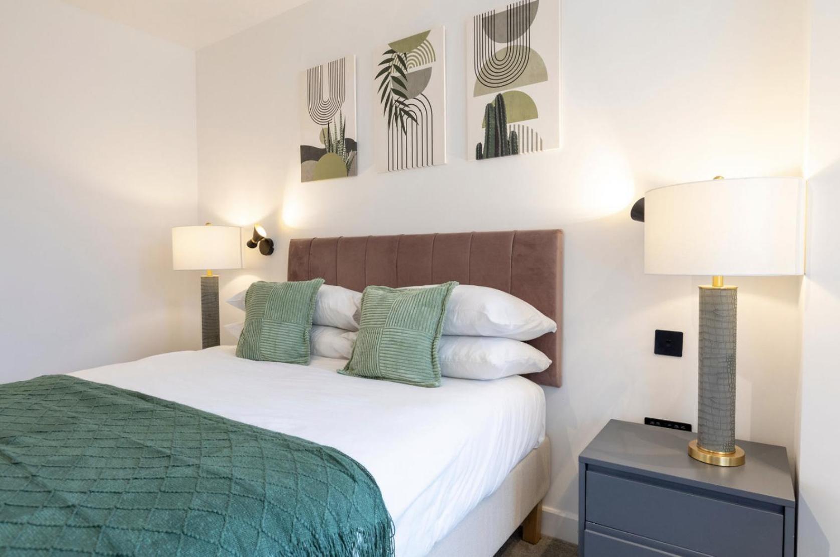 Modern Flat With Private Balcony Lift Access Apartment