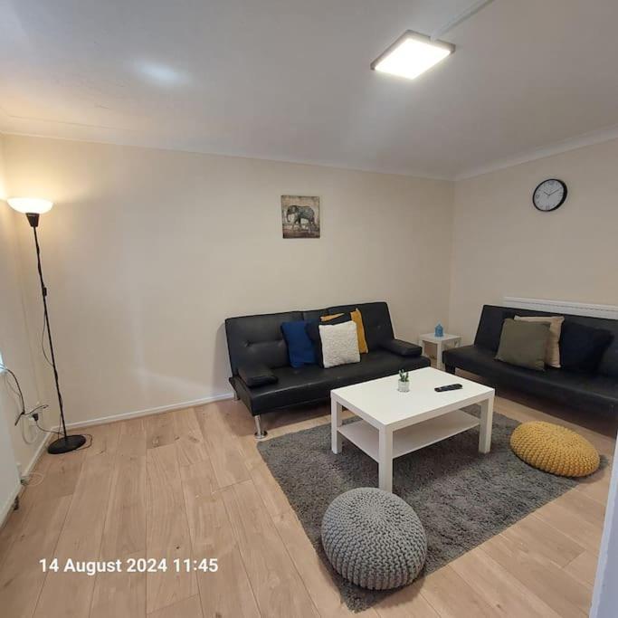 3 Bedroom House In Beckton Holiday home