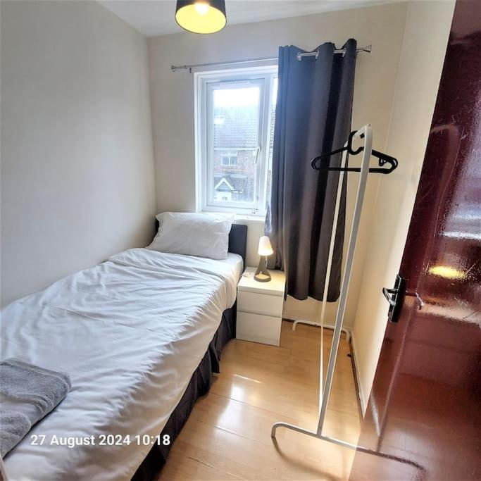 Holiday home 3 Bedroom House In Beckton *