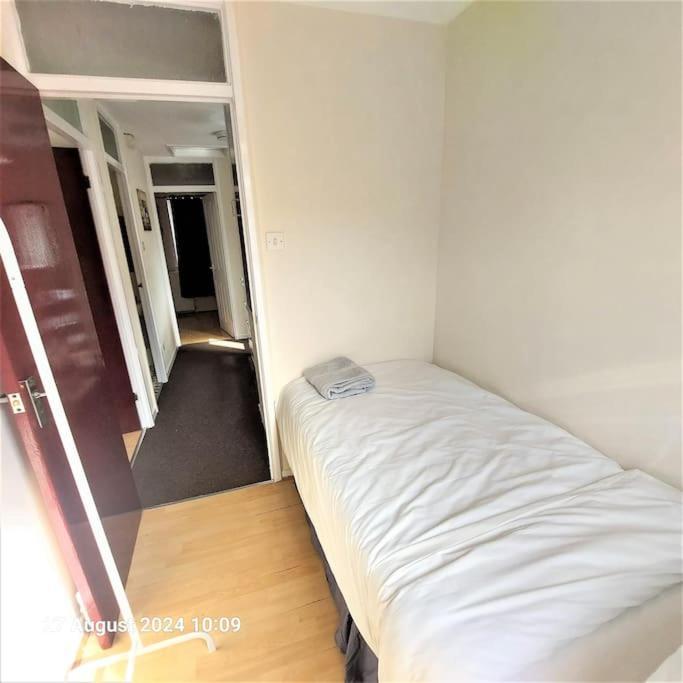 Holiday home 3 Bedroom House In Beckton London
