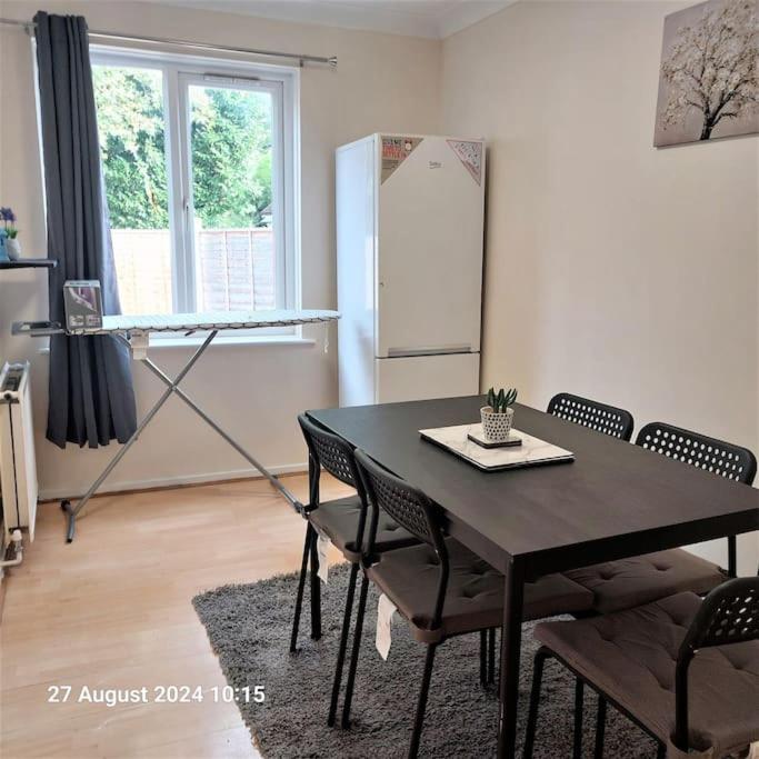 3 Bedroom House In Beckton London