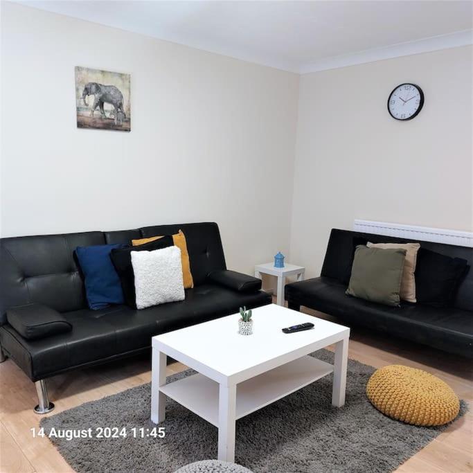 3 Bedroom House In Beckton Holiday home London