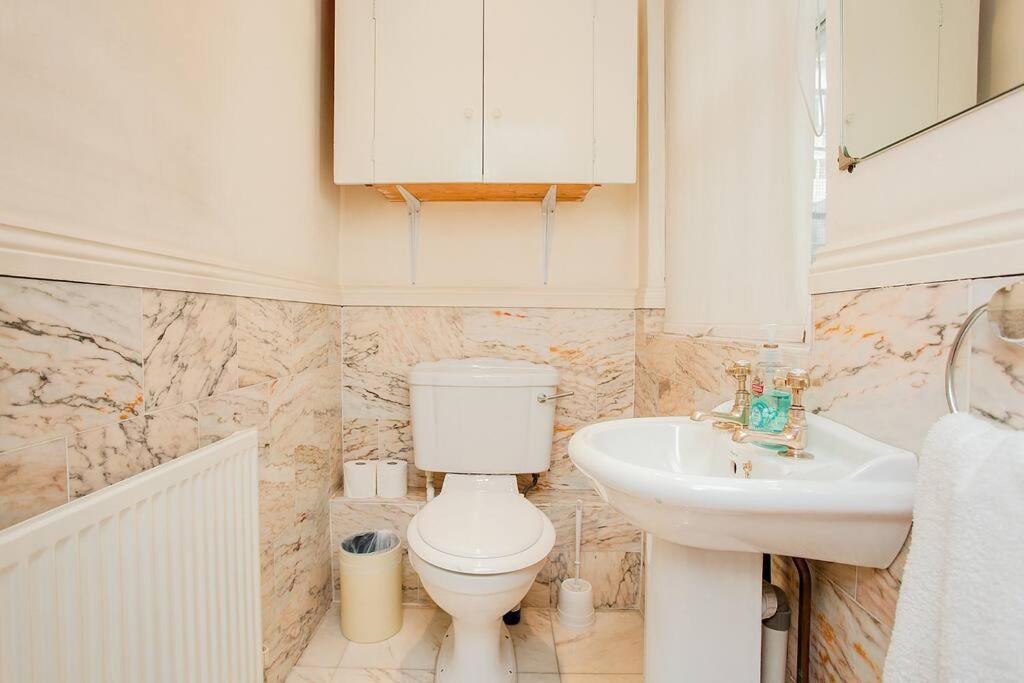 Leilighet Bright 2 Bedroom Flat In *