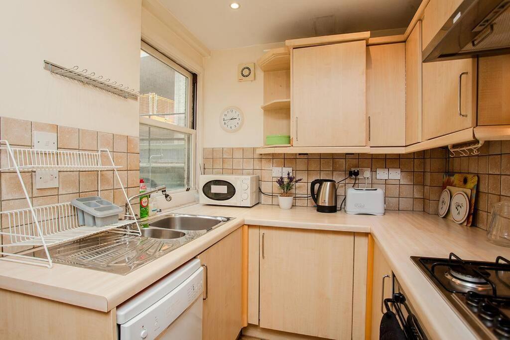 Bright 2 Bedroom Flat In Leilighet