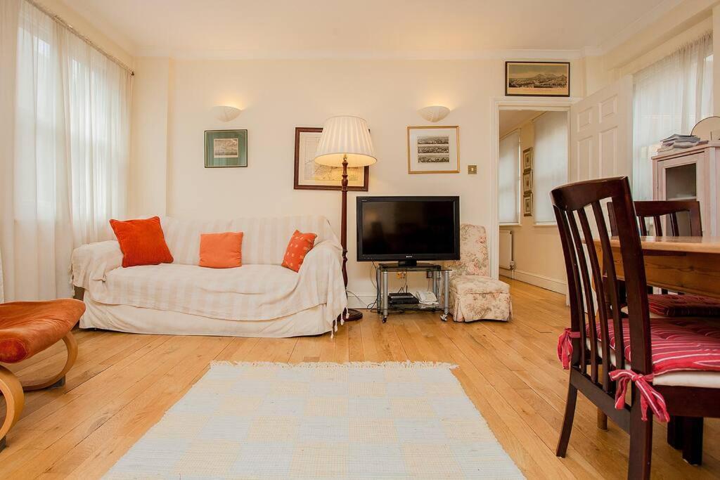 Leilighet Bright 2 Bedroom Flat In