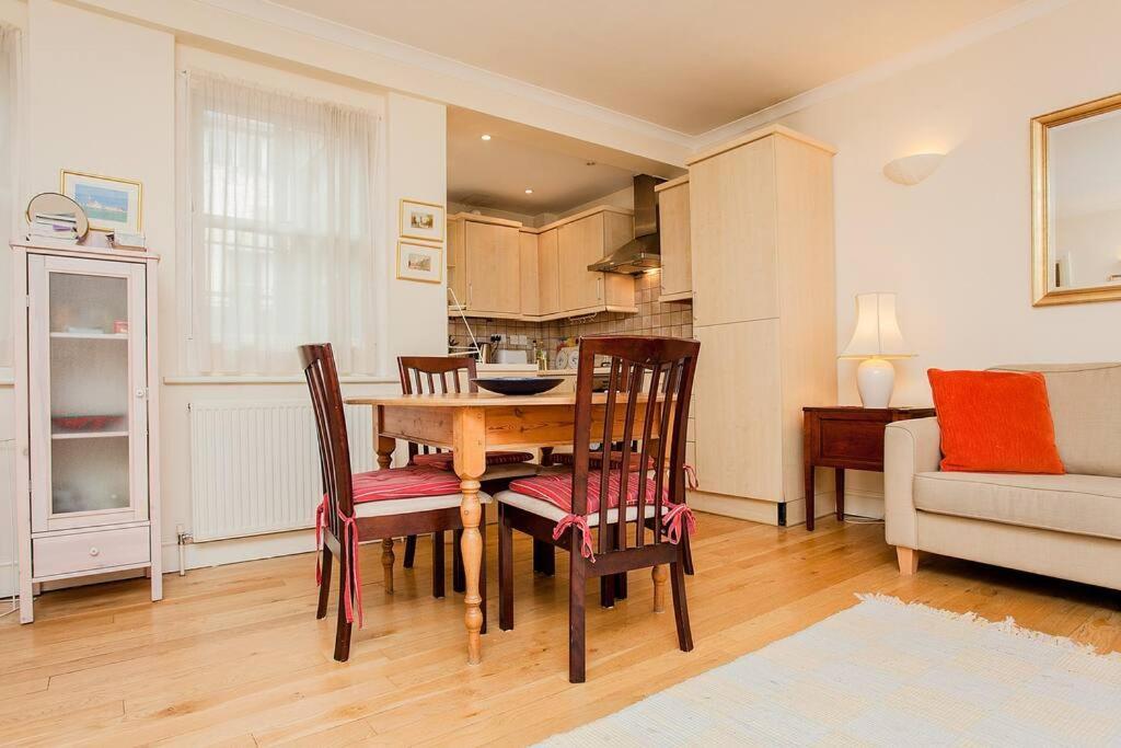 Bright 2 Bedroom Flat In Leilighet *