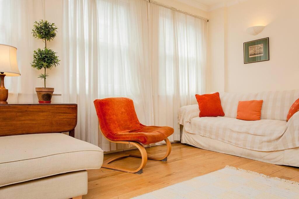 Bright 2 Bedroom Flat In Leilighet London