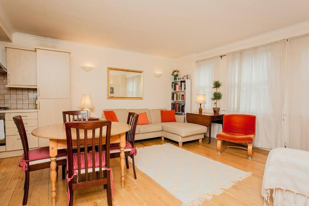 Leilighet Bright 2 Bedroom Flat In