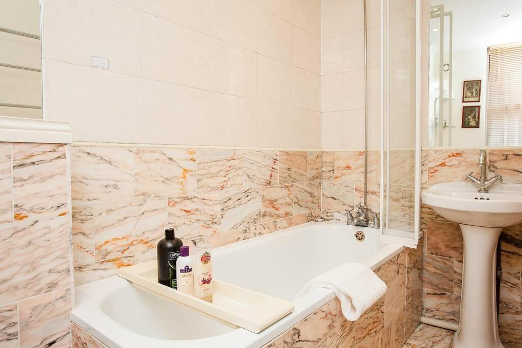 Leilighet Bright 2 Bedroom Flat In *