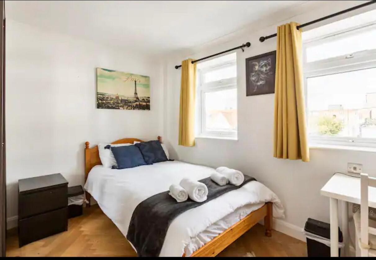Stunning 2 Bedrooms, 2 Bathrooms Flat. Apartamento Londres