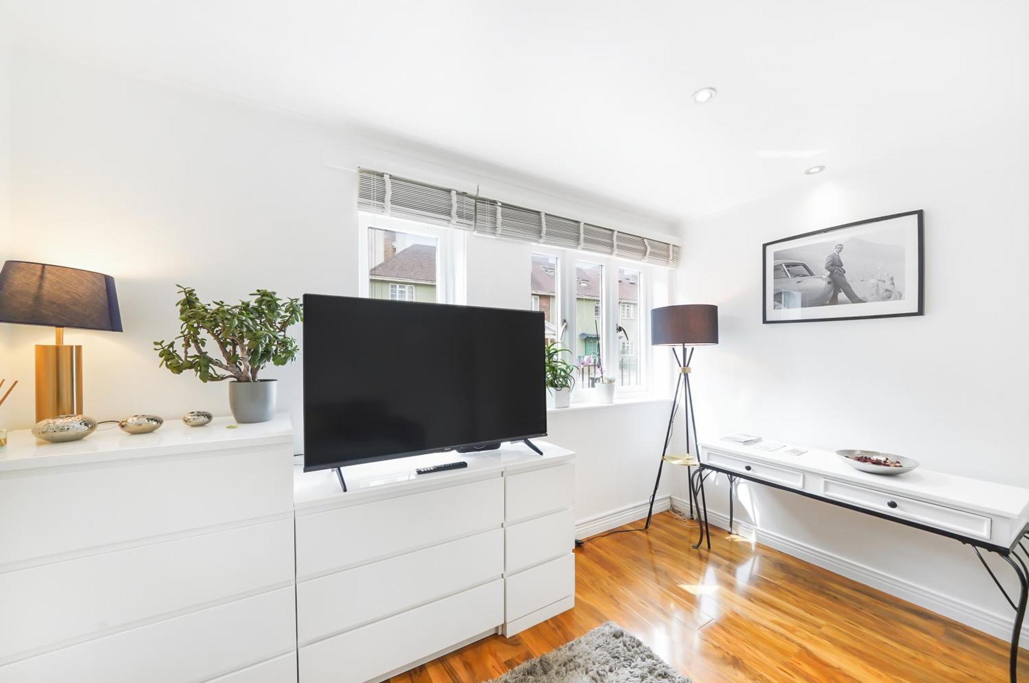 A Beautiful Stylish 2 Bedroom -city Of Leilighet