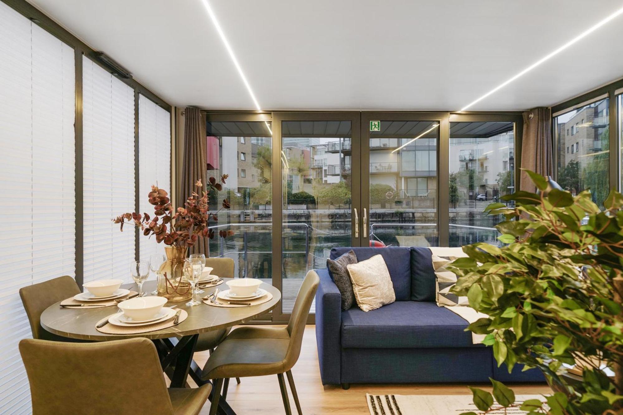 Botel Water In - Roof Terrace London
