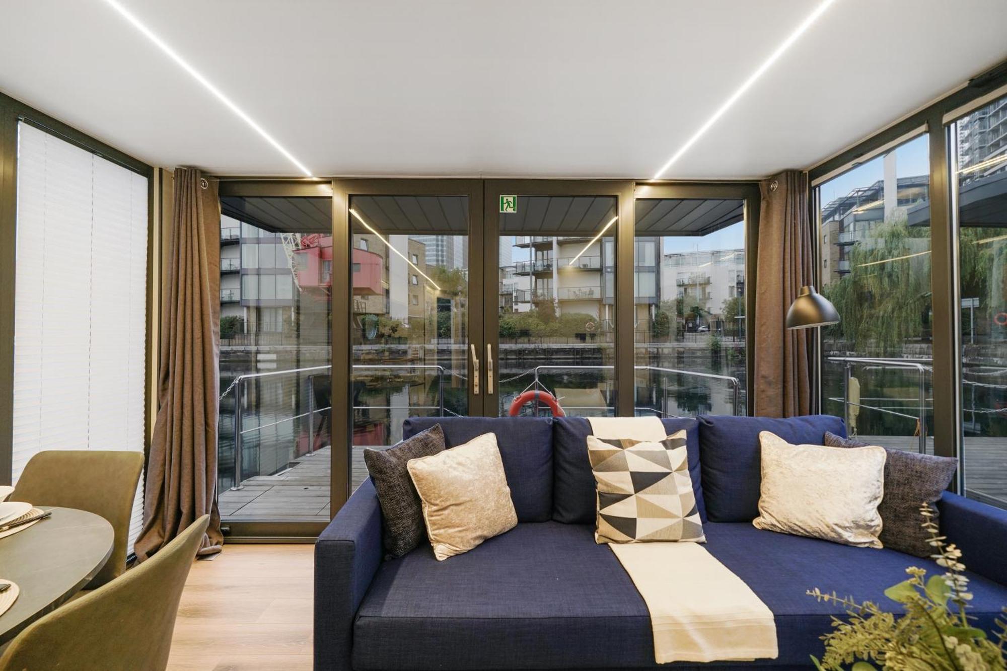 Botel Water In - Roof Terrace London